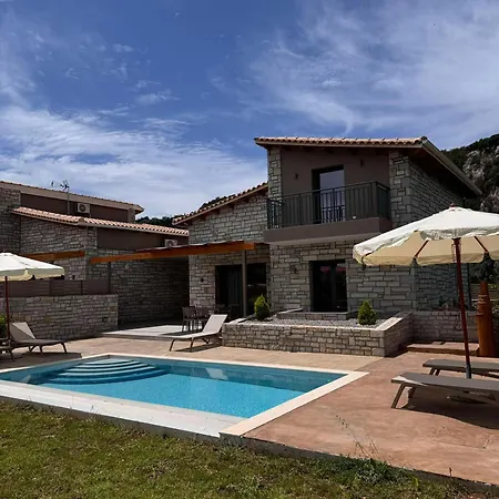 Villa Iris Complex *