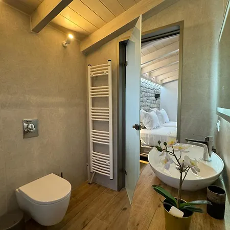 Iris Complex Villa