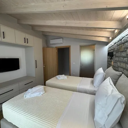 Iris Complex Villa *