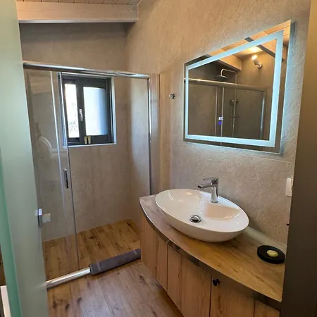 Villa Iris Complex Frínion