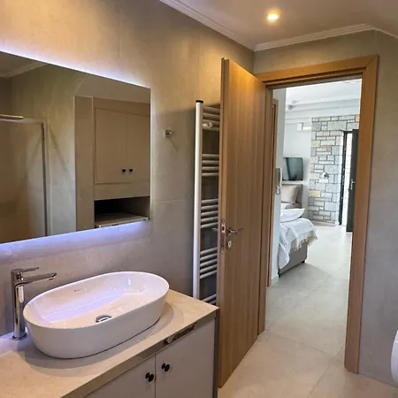 Iris Complex Villa *