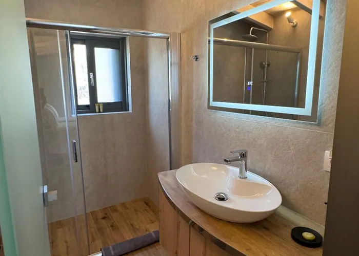 Villa Iris Complex Frinion