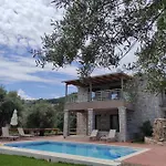 Villa Iris Complex Fríni