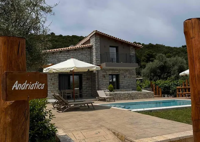 Iris Complex Vilă *